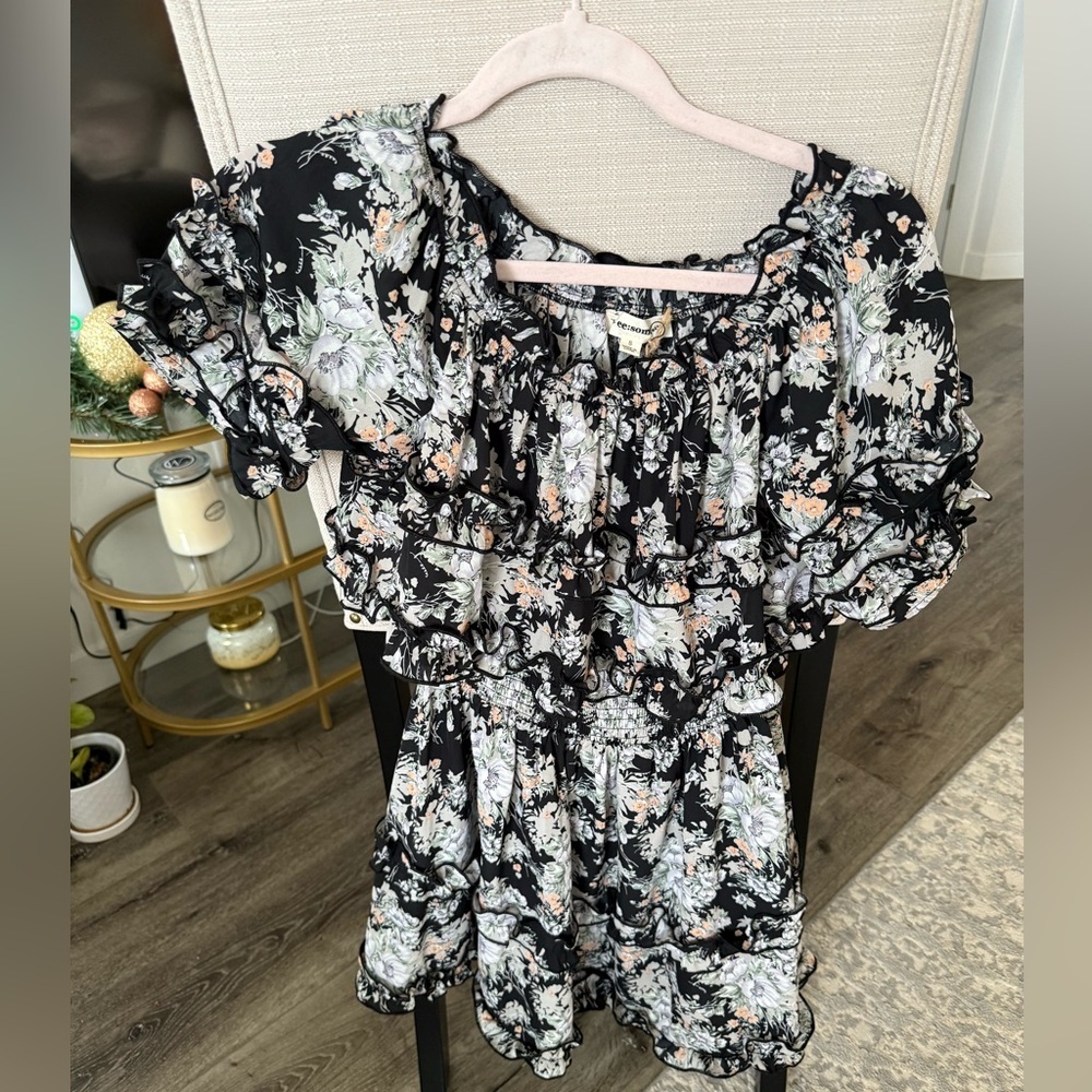 eesome Black Floral Ruffled Mini Dress